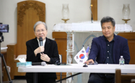 “Asking What the Church Truly Is”… U.S. Church Grew ‘From Faith Community to Nation,’ Korean Church ‘From Bible Study to Church’