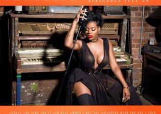 Fantasia Barrino leads concertgoers to worship; 10 reportedly commit themselves to Christ