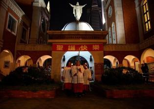 Chinese officials arrest priests during raid on historical church