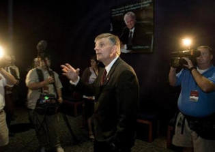 Franklin Graham speaks out on Oregon transgender teacher who sued for being 'misgendered' by co-workers