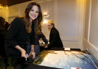 Jennifer Garner says she's willing to work with Donald Trump, urges Hollywood peers to engage