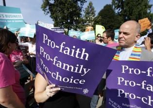 U.S. Religious Groups Accused of Refusing Reproductive Health Care to Immigrant Minors