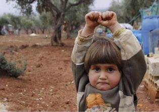 Picture of 4-Year-Old Syrian Girl 'Surrendering' to Photojournalist Goes Viral