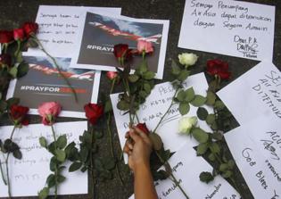 AirAsia Confirms Bodies, Wreckage From Flight 8501 Found At Sea