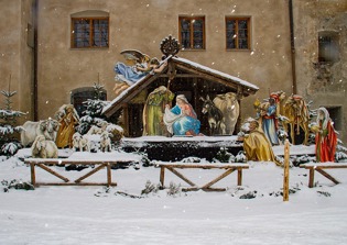 University of Minnesota distances itself from memo proposing ban on Christmas displays