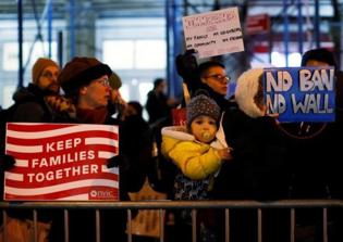 100 evangelical leaders decry Trump's travel ban in Washington Post ad