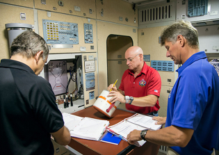 2 Spacemen To Orbit Earth For 12 Months To Test Long-Term Effects Of Flight On Body