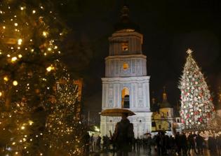 Evangelical megachurches divided on whether to cancel worship service on Christmas