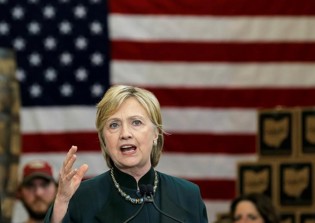 Hillary Clinton vs Donald Trump election news 2016: Trump is a 'loose cannon' & risky choice for president, says Clinton