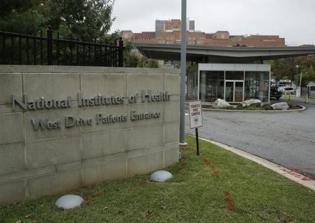 Ebola Outbreak Latest News 2015: American Health Worker Infected with Ebola Arrives in U.S. for Treatment