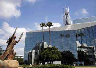 Rev. Robert Schuller, Crystal Cathedral Founder, Dies at 88