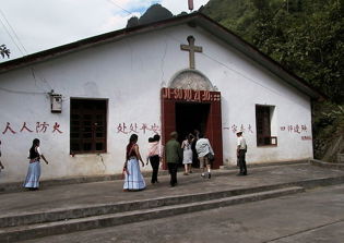 Two South Korean pastors detained in China for smuggling North Korean defectors