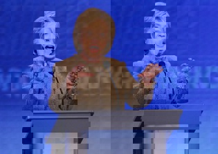 Clinton announces plan to battle Alzheimer's