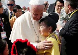 Pope explains omission of Rohingya from Myanmar speech