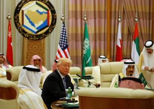 Trump urges Muslim leaders to denounce Islamic extremism