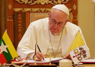 Pope Francis urges respect for human rights but avoids saying 'Rohingya' in Myanmar speech