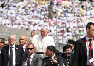 Pope Francis encourages Egyptian Christians to show extremism in forgiving others