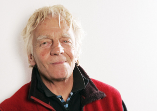 LM Kit Carson Dead: Actor, Writer, Film Producer L. M. Kit Carson Dies Aged 73