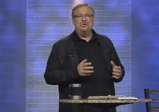 Pastor Rick Warren teams up with Catholic bishop to speak against assisted suicide laws