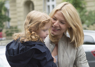 'Homeland' season 6 spoilers, news: Claire will soon have to answer Franny's questions about her dad