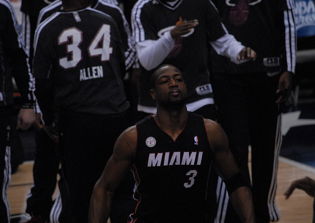 Dwyane Wade may move to Cleveland Cavaliers later in the 2016-2017 season
