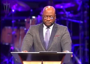 Bishop Eddie Long loses more weight but vows to return to the pulpit