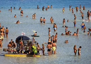 Skin Cancer News: Rising Skin Cancer Cases Among Retirees Noted Amid Holiday Boom