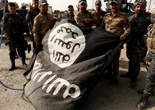 ISIS displays bodies of dead Iraqi soldiers around Mosul