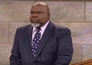 T.D. Jakes gathers Dallas officers and families of shooting victims to foster healing