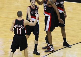 Los Angeles Lakers trade rumors: Are the Lakers eyeing LaMarcus Aldridge?