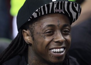 Lil Wayne New Album 'Tha Carter V' Release Date News: Fans Receive 'Sorry 4 The Wait 2' Mixtape Instead