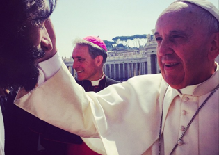 Pope Francis Blesses Actor Who Plays Jesus Christ in New 'Ben-Hur' Movie