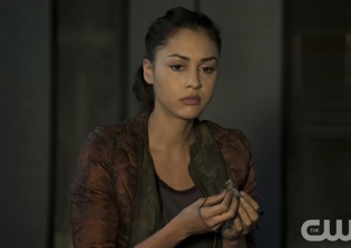 'The 100' season 4 spoilers, plot news: Photos flood as production begins, romance for Raven teased