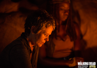 'The Walking Dead' Season 5 Spoilers, Episode 10 Recap: Gang Survives Storm, Attacks By Walkers and Dogs