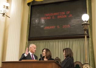 Jerry Brown Sworn In for Record 4th Term As California Governor
