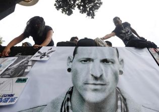 Korn guitarist Brian Welch says Linkin Park's Chester Bennington took 'cowardly way out'