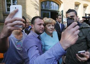 Over 80 Muslim refugees in German camps convert to Christianity