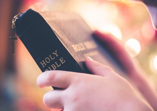 Vietnamese Christian smuggles 100,000 children's Bibles despite risk of arrest