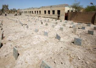 Iraqi security forces discover mass graves containing up to 400 bodies