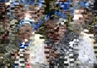 Pope Francis praises China, hopes to normalize relations