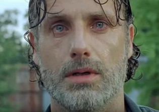 'The Walking Dead' season 7 episode 8 spoilers: Rosita tries to shoot Negan but hits Lucille instead