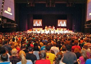 Youth look for 'warmth' in their church, Christian authors say