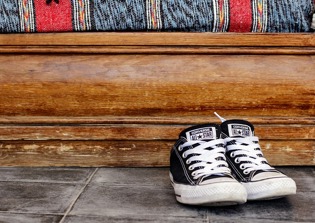Canadian tribunal imposes $12,000 fine on landlord for not taking off shoes in Muslim tenants' home