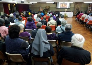 More than 200 Hong Kong Catholics hold prayer vigil in protest of Vaticanâ€“China deal