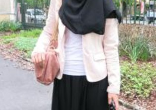 School Bans Muslim Girl From Wearing Long Skirt in France, Sparks Outrage