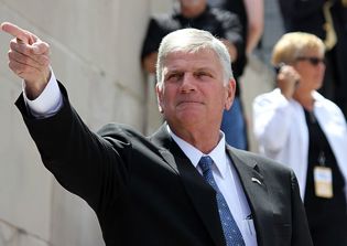 Nearly 2,000 turn to Christ at Franklin Graham event in Vancouver despite controversy