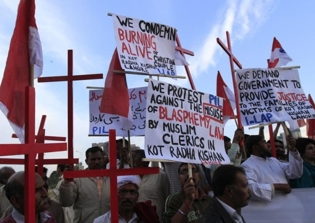 Christians Protest After Mob Murders Couple Over Blasphemy In Pakistan
