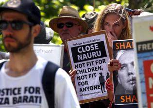 Second refugee seeking asylum in Australia sets herself ablaze