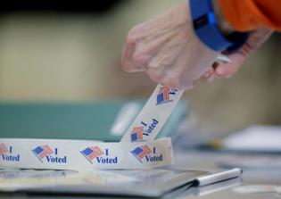 Hillary Clinton slightly outpaces Donald Trump in latest poll