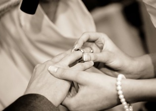 UK bishop announces pastoral support for married couples after Pope's Amoris Laetitia